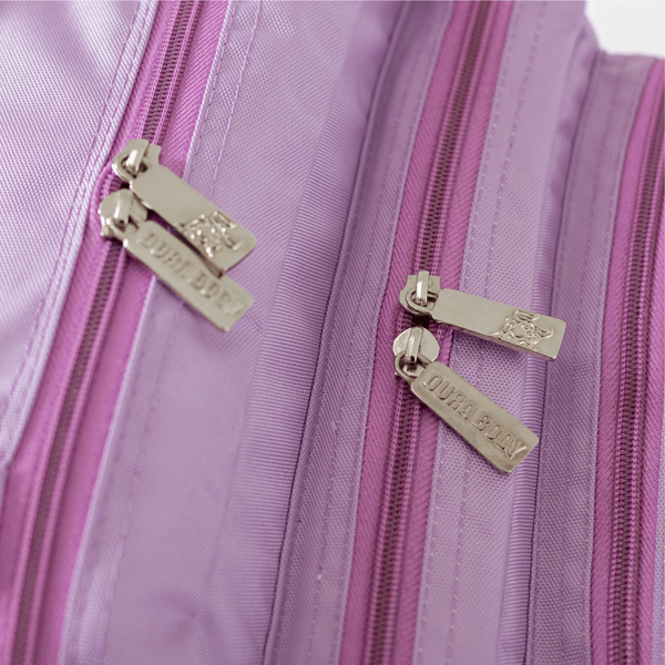 zipper of the light purple military bag 